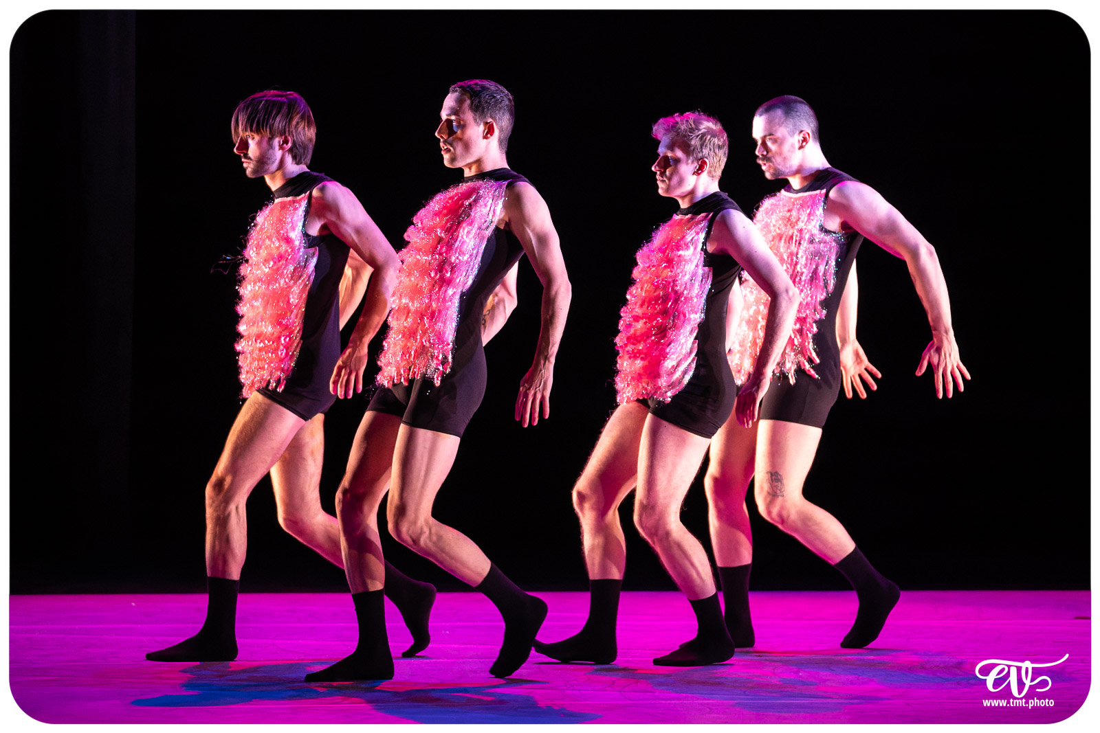 A4 (COMME LA FEUILLE) CIE CHICOS MAMBO